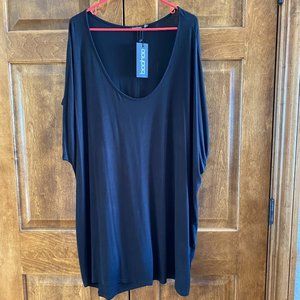 boohoo Plus Claire Oversized Tee in Black - Size US20